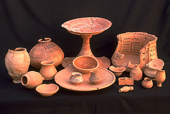 Images of pottery excavated at Harappa