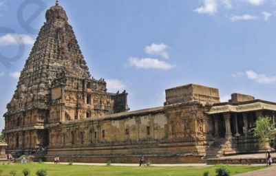 Brihadeeshwarar Temple, Thanjavur - Highlighting the tall vimana tower